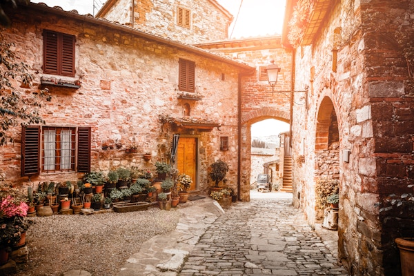 Forntida medeltida byn Montefioralle nära Greve in Chianti (Toscana, Italien).