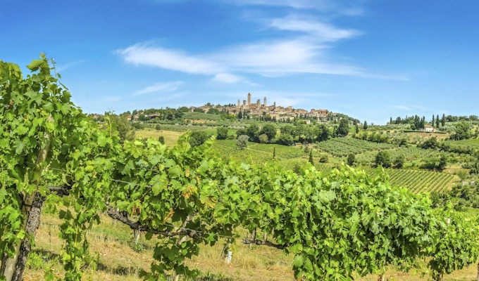 Panoramautsikt över den medeltida staden San Gimignano på en kulle, Toscana, Italien