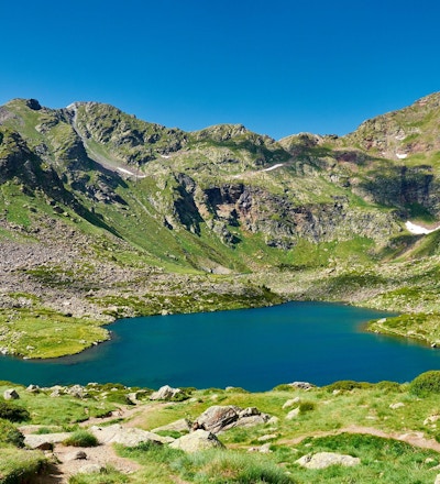 Tristaina höga fjällsjöar i Pyrenéerna. Andorra.