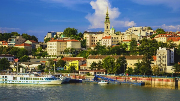 Belgrad historiska centrum på stranden av floden Sava