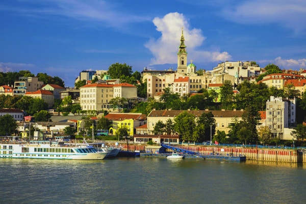 Belgrad historiska centrum på stranden av floden Sava