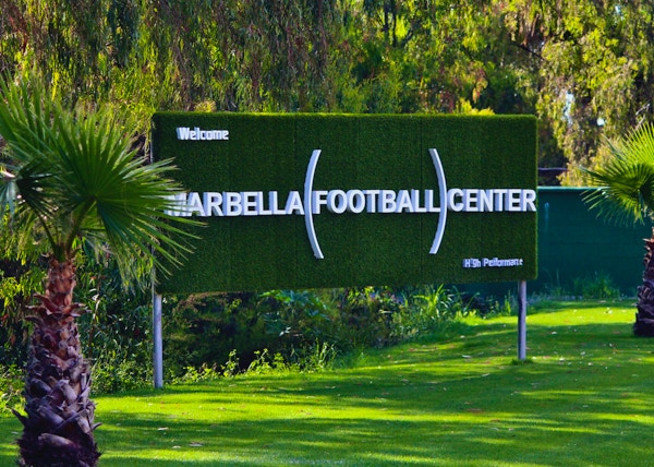 Välkomstskylt vid entren till Marbella Football Center