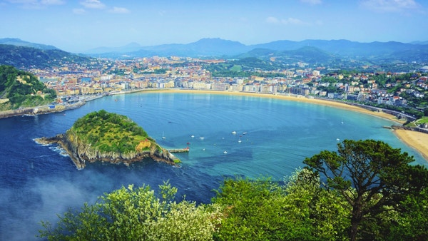 Sikt av San Sebastian-bukten, baskiska provinser, Spanien. Sammansatt foto