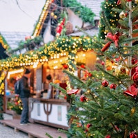 Julmarknad på Opernpalais på Mitte i Winter Berlin, Tyskland.