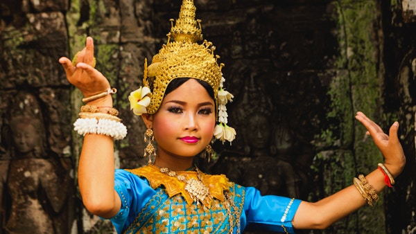 En kvinnlig asparadancer i Angkor Wat, Kambodja.