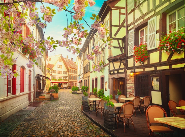 Petit France medeltida distrikt i Strasbourg på våren, Alsace Frankrike
