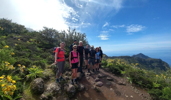 En nöjd vandringsgrupp på Teneriffa