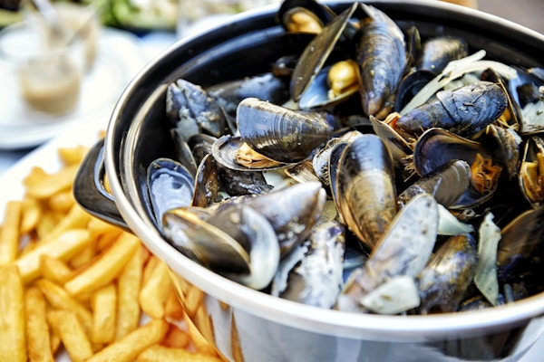 Moules mariniere med pommes frites
