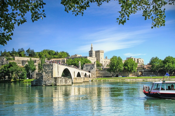 Bron och Påvepalatset i Avignon