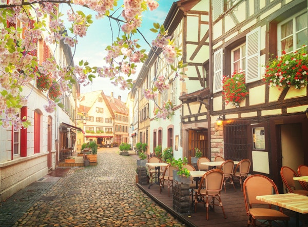 Petit France medeltida distrikt i Strasbourg på våren, Alsace Frankrike