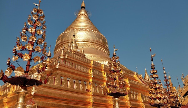 Shwezigon Pagoda är en av de största religiösa platserna i Bagan