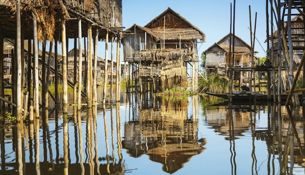 Trähus på stylter på Inle sjön, Myanmar