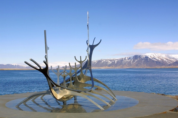 Solfari (Sun Farer) skulptur i Reykjavik hamn