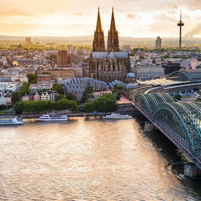Panoramautsikt över Köln vid solnedgången