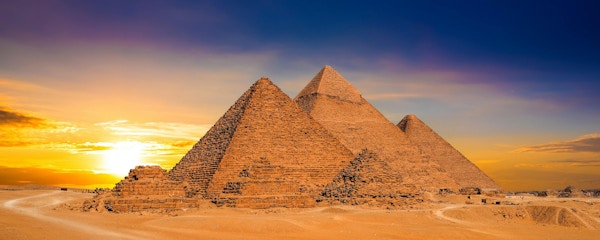 Stora pyramider i Giza, Egypten, vid solnedgången