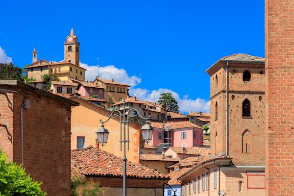 Piemonte italienska gamla stan i Langhe