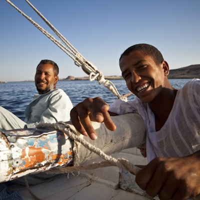 Sjömän på arabiska Felucca. Asuwan