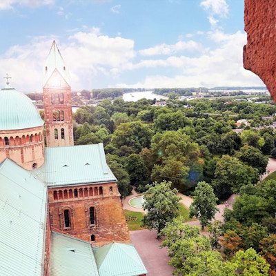 Sikt från ett kyrktorn över staden Speyer