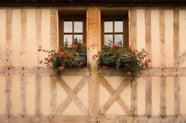 Timmer inramad byggnad i den medeltida staden Honfleur, Normandie, Frankrike.