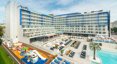 Utomhuspool, bar, restaurang, solstolar, L´Azure Hotel, Lloret de Mar, Spanien