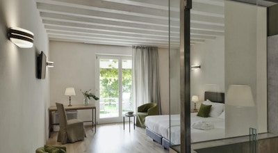 Double room with nice modern design, Relais Rossar, Garda, Italien