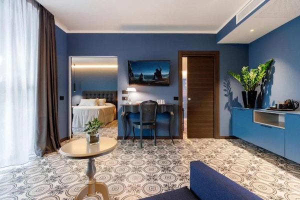 Stora rymliga rum med modern design och underbar utsikt över Gardasjön, Deville Hotel & Spa, Costermano, Garda, Italien