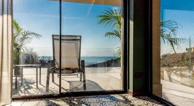 Rum med balkong, solstol, plamer och utsikt över Gardasjön, Deville Hotel & Spa, Costermano, Garda, Italien