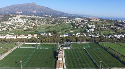 Marbella Football centers fyra 11-mannaplaner från ovan