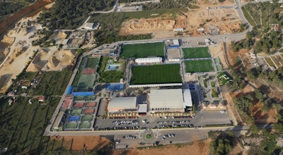 La Nucia Sport City från ovan, padel, tennis stadion, fotbollsplaner, La Nucia, Alicante, Spanien
