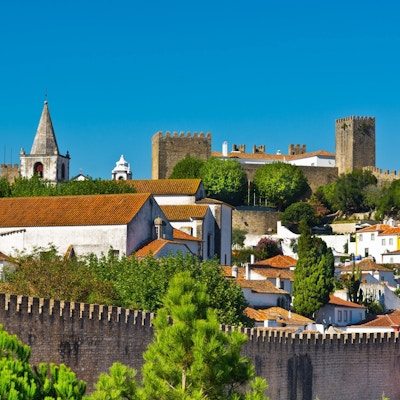 Sikt till den historiska mitten staden Obidos, Portugal