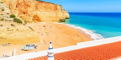 Algarve är det mest populära turistmålet i Portugal och en av de mest populära i Europa.