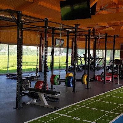 High performance gym med fotbollsplaner i solen, Marbella Football Center, Marbella, Spain